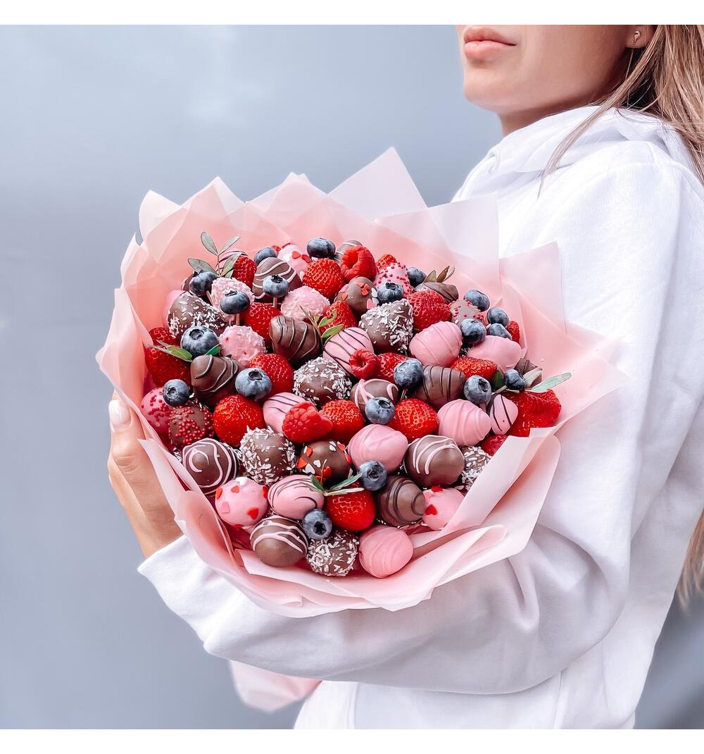 Шоколадтағы ассорти құлпынай